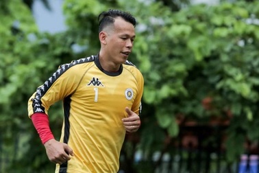 Thủ môn Tấn Trường tái mắc Covid-19, lỡ trận gặp TPHCM