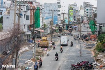 Loạt trụ điện chưa di dời ở dự án 1.000 tỷ mở rộng đường nội đô TPHCM