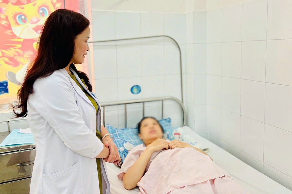 Vì sao người mẹ 32 tuổi ở TPHCM sinh con ngay tại nhà - 1 Vì sao người mẹ 32 tuổi ở TPHCM sinh con ngay tại nhà - 1