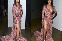 Rihanna lộ chân thon với váy xẻ cao