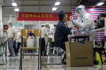 Nhà máy sản xuất iPhone ở Thâm Quyến, Trung Quốc tạm dừng hoạt động