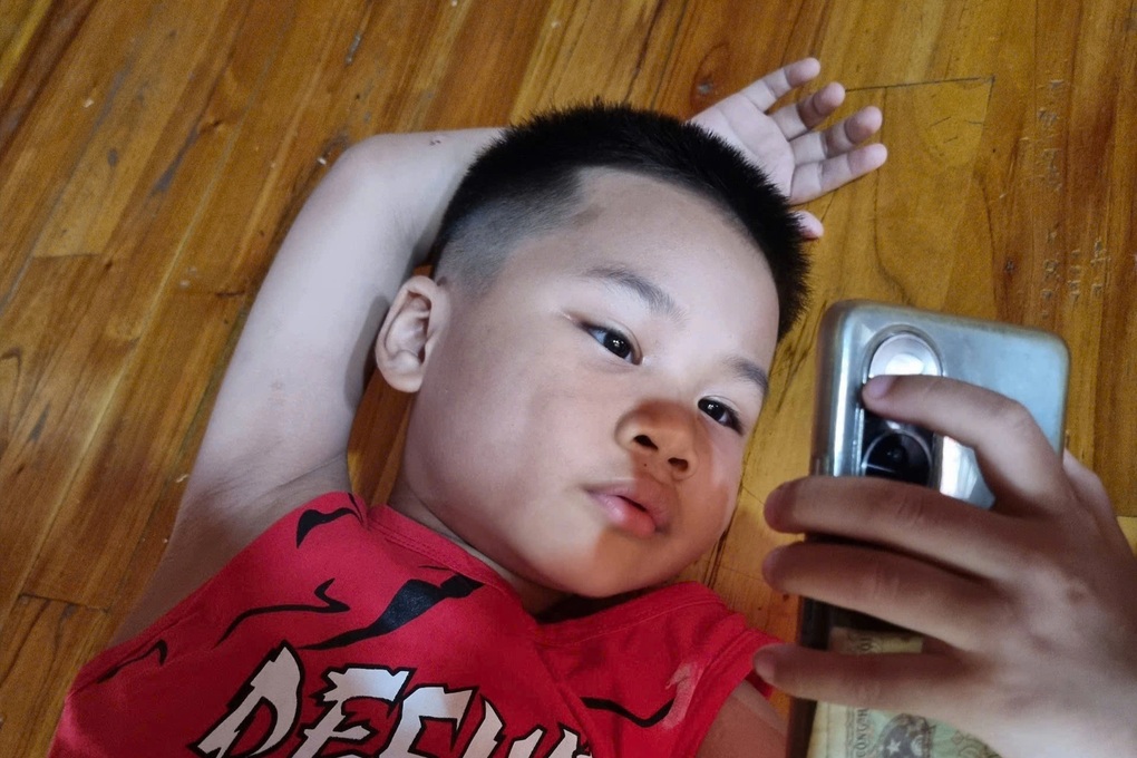 Ôm con thơ mỏi mòn ngóng chồng nằm dưới biển đất mênh mông - 11 Ôm con thơ mỏi mòn ngóng chồng nằm dưới biển đất mênh mông - 11