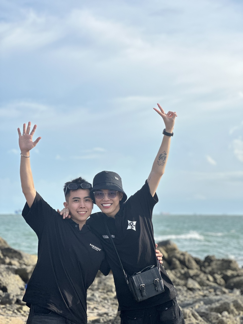 Chuyện đời kỳ lạ của cặp chồng già... mang thai, vợ trẻ vui làm bố - 4 Chuyện đời kỳ lạ của cặp chồng già... mang thai, vợ trẻ vui làm bố - 4