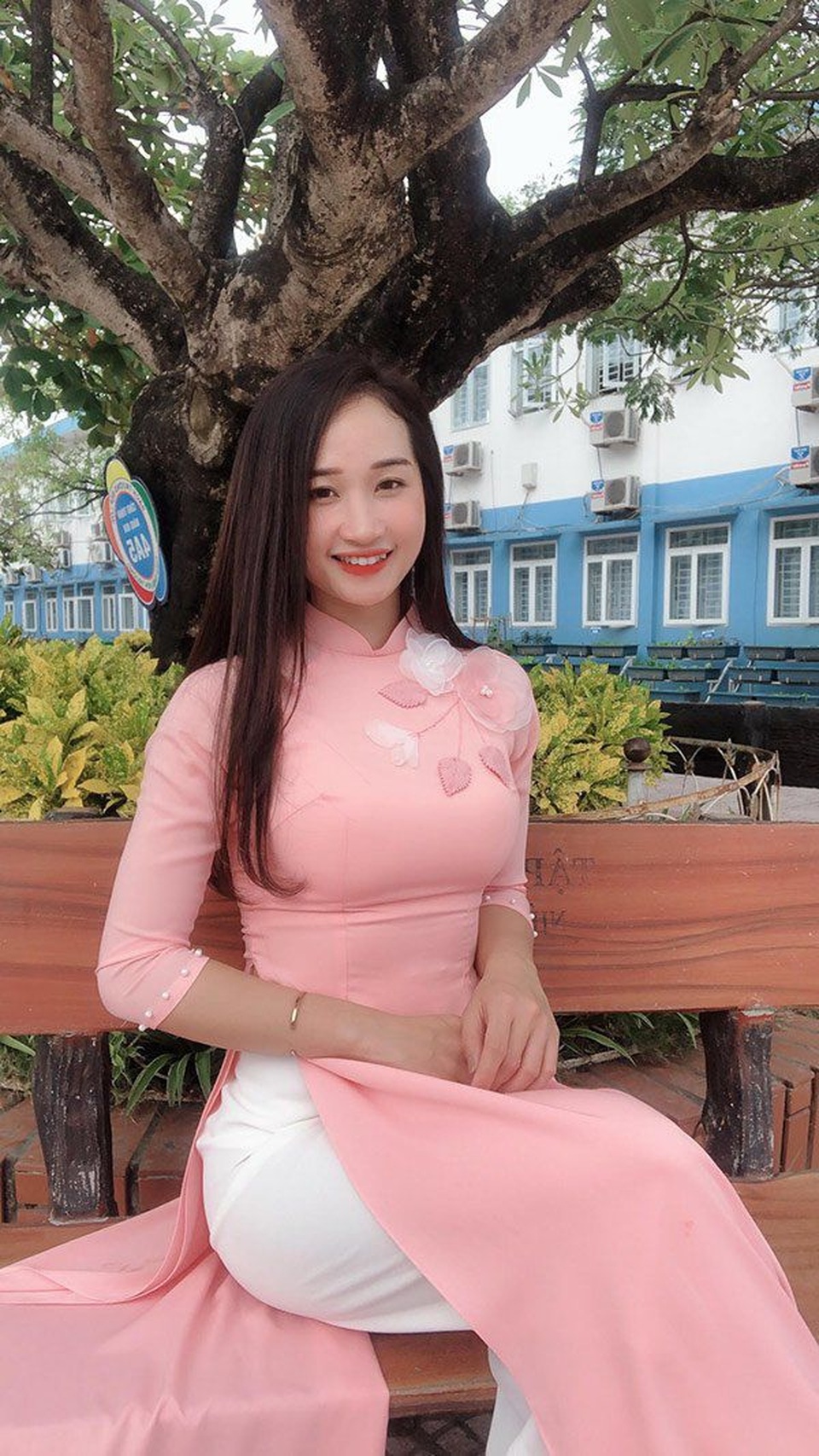 Cô giáo xinh như hot girl gây sốt mạng khi chụp ảnh căn cước công dân - 2 Cô giáo xinh như hot girl gây sốt mạng khi chụp ảnh căn cước công dân - 2
