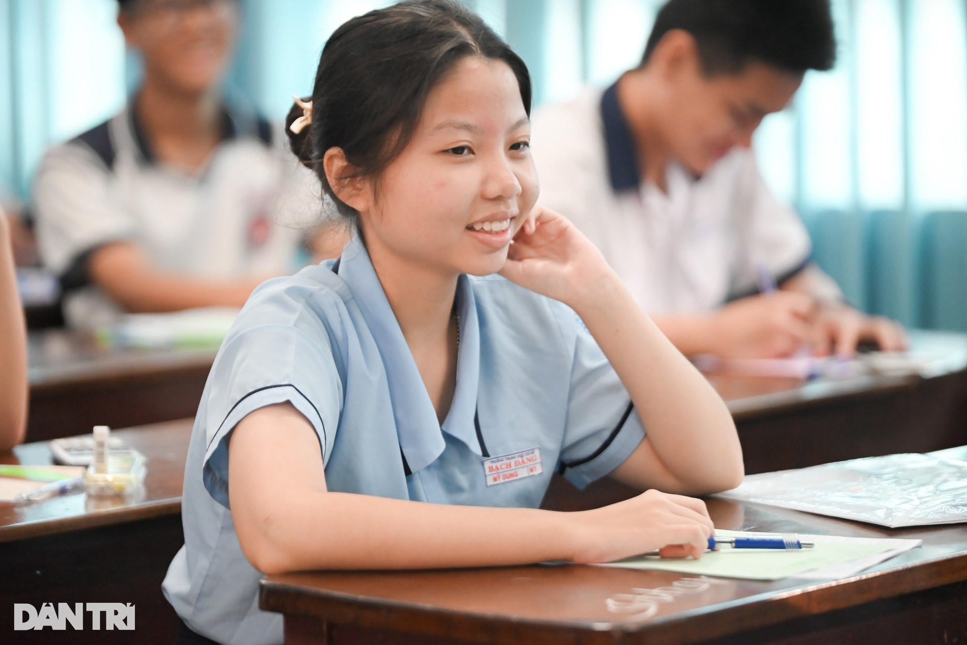 Niềm vui của hơn 76.000 thí sinh TPHCM hoàn thành kỳ thi vào lớp 10 - 14 Niềm vui của hơn 76.000 thí sinh TPHCM hoàn thành kỳ thi vào lớp 10 - 14