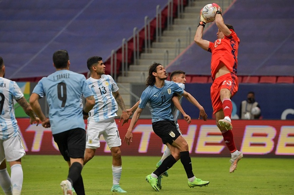 Messi ghi dấu ấn, Argentina đánh bại Uruguay ở Copa America 2021 - 2 Messi ghi dấu ấn, Argentina đánh bại Uruguay ở Copa America 2021 - 2