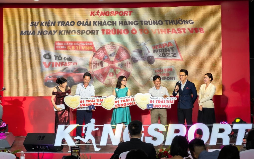 Trao giải đợt một chương trình Mua ngay KingSport, trúng ô tô Vinfast VF8 - 2 Trao giải đợt một chương trình Mua ngay KingSport, trúng ô tô Vinfast VF8 - 2