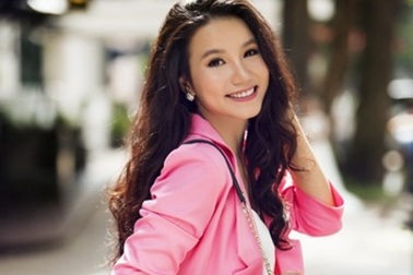 Cô giáo "hot girl" rạng rỡ đầu Đông