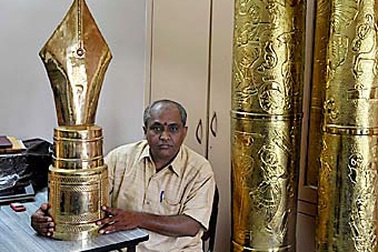 Làm chiếc bút dài gần 5m tặng thủ tướng