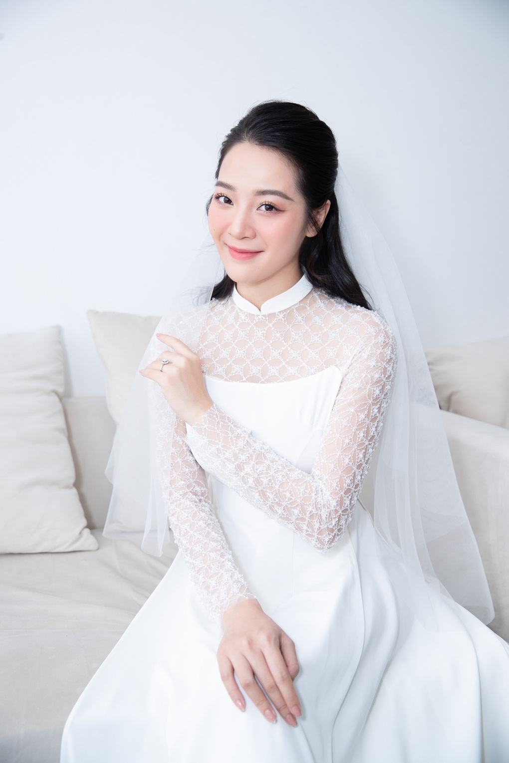 Lễ cưới diễn viên Karen Nguyễn: Chú rể gốc Hoa và dàn bê tráp chất lừ - 2 Lễ cưới diễn viên Karen Nguyễn: Chú rể gốc Hoa và dàn bê tráp chất lừ - 2