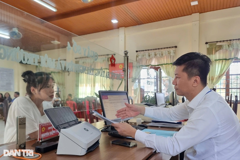 Ngày đầu vận hành thí điểm xã, phường mới: Dữ liệu, thủ tục thông suốt - 2 Ngày đầu vận hành thí điểm xã, phường mới: Dữ liệu, thủ tục thông suốt - 2