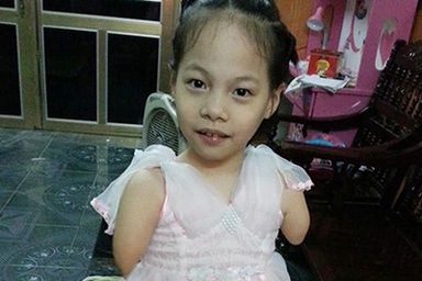 Em bé không tay chân mong gặp Vujicic gây xúc động dân mạng