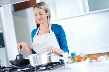 Nửa đêm vào phòng ông chủ, giúp việc bảo do "mộng du"