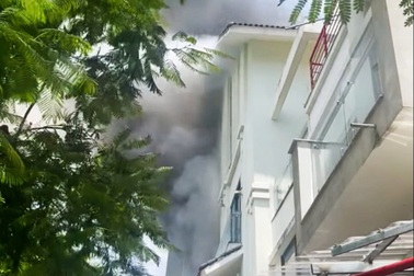 Cháy căn biệt thự liền kề 4 tầng ở Hà Nội