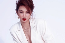 Cận cảnh nhan sắc quyến rũ của Hoa hậu Thùy Tiên sau đăng quang