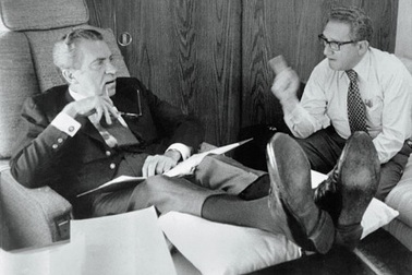 Hồ sơ mật: Mỹ từng nhiều lần muốn ném bom nguyên tử Việt Nam