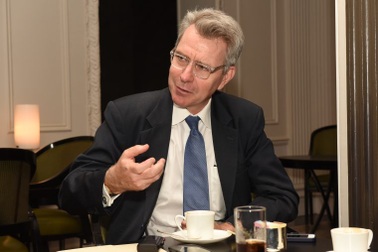 Đại sứ Mỹ cáo buộc Trung Quốc có "lịch sử lôi kéo các nước thiếu tiền"