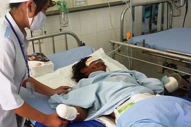 Mìn phát nổ, 6 thiếu niên nguy kịch