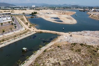 "Tuýt còi" dự án đô thị, biệt thự… cản dòng thoát lũ sông Hà Thanh