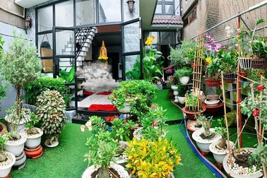 Kiên trì bỏ ống heo tiết kiệm, chàng trai 29 tuổi xây nhà bạc tỷ tặng bố mẹ