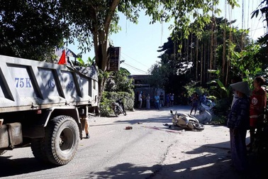 Cô giáo dạy tiếng Pháp tử nạn trên đường chở con đến trường