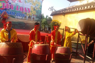 Tưng bừng lễ hội đình làng Túy Loan