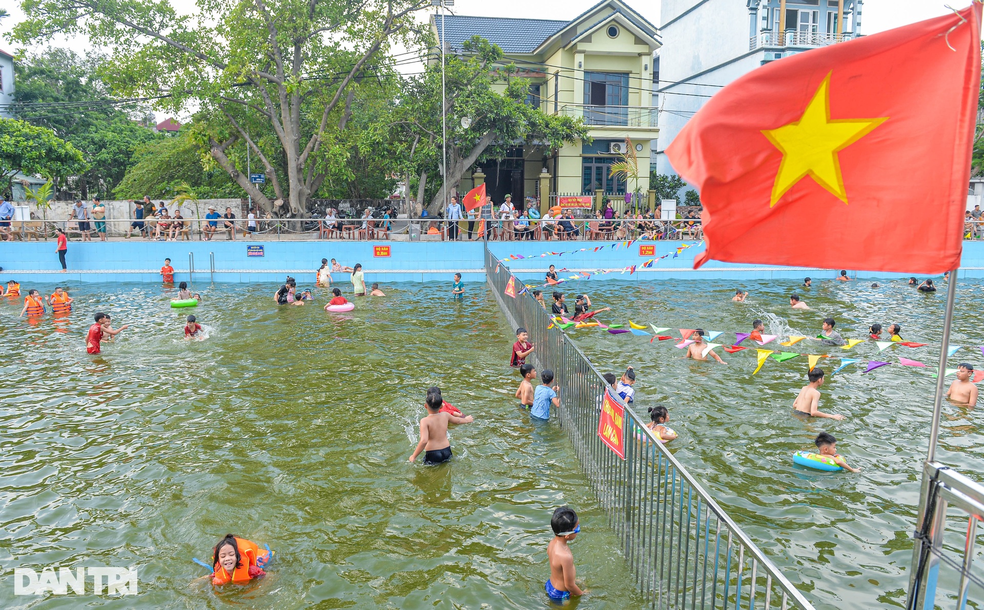 Hà Nội: Người dân ủng hộ 1,3 tỷ đồng biến ao làng thành ao bơi rộng 1.100m2 - 6 Hà Nội: Người dân ủng hộ 1,3 tỷ đồng biến ao làng thành ao bơi rộng 1.100m2 - 6