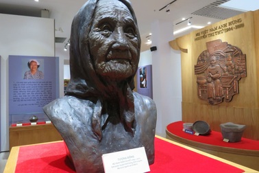 Trường hợp nào được tặng hoặc truy tặng danh hiệu Bà mẹ Việt Nam anh hùng?