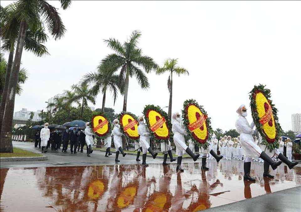 Lãnh đạo Đảng, Nhà nước vào Lăng viếng Bác, tưởng niệm các Anh hùng Liệt sỹ - 2 Lãnh đạo Đảng, Nhà nước vào Lăng viếng Bác, tưởng niệm các Anh hùng Liệt sỹ - 2