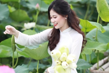 Khám phá cách lựa chọn áo dài đẹp phù hợp với dáng người cùng Áo Dài Yến Hải