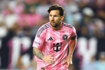 Messi nhận án phạt do bóp cổ đối thủ