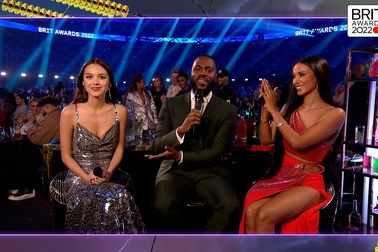 Olivia Rodrigo dự giải âm nhạc Anh