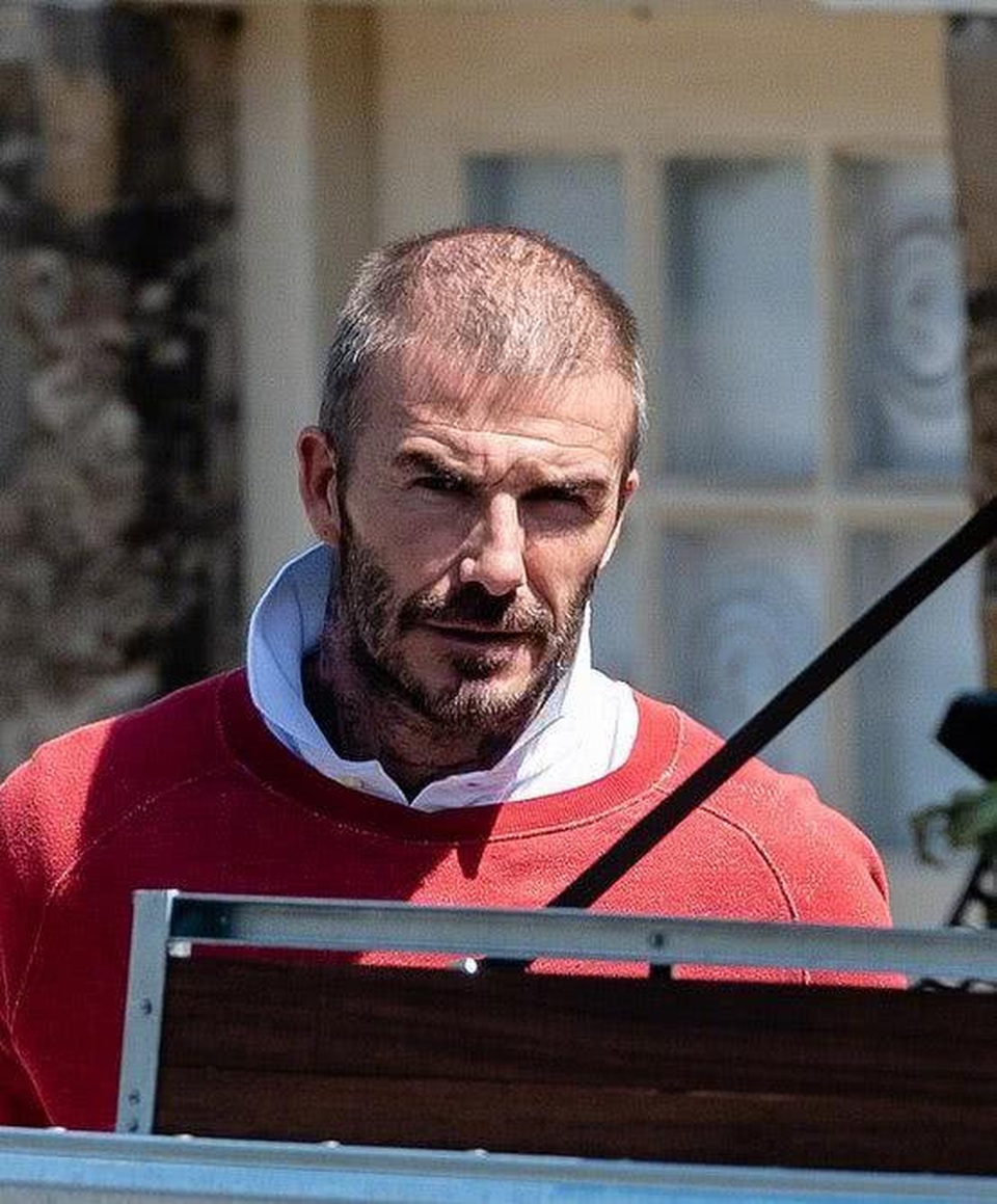 David Beckham đối mặt với chứng rụng tóc và tuổi tác - 3 David Beckham đối mặt với chứng rụng tóc và tuổi tác - 3