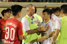 HLV Graechen chê Công Phượng thi đấu thiếu tự tin