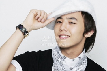 Fan lên tiếng bênh vực G-Dragon khỏi bị "bóc lịch"