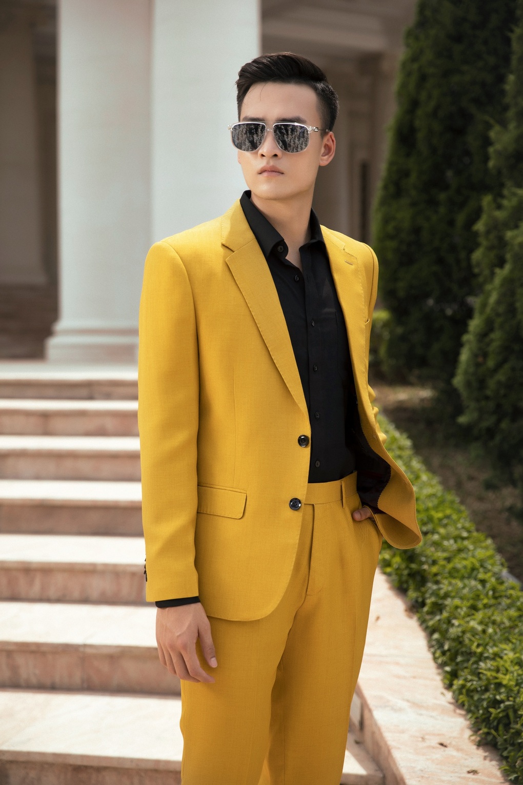 Đội trưởng U23 Việt Nam Bùi Hoàng Việt Anh gây bất ngờ khi làm người mẫu - 1 Đội trưởng U23 Việt Nam Bùi Hoàng Việt Anh gây bất ngờ khi làm người mẫu - 1