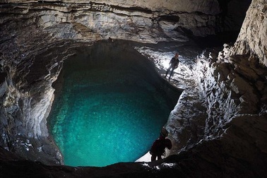 Bên trong hang động có thể chứa vừa... 4 đại kim tự tháp Giza ở Trung Quốc