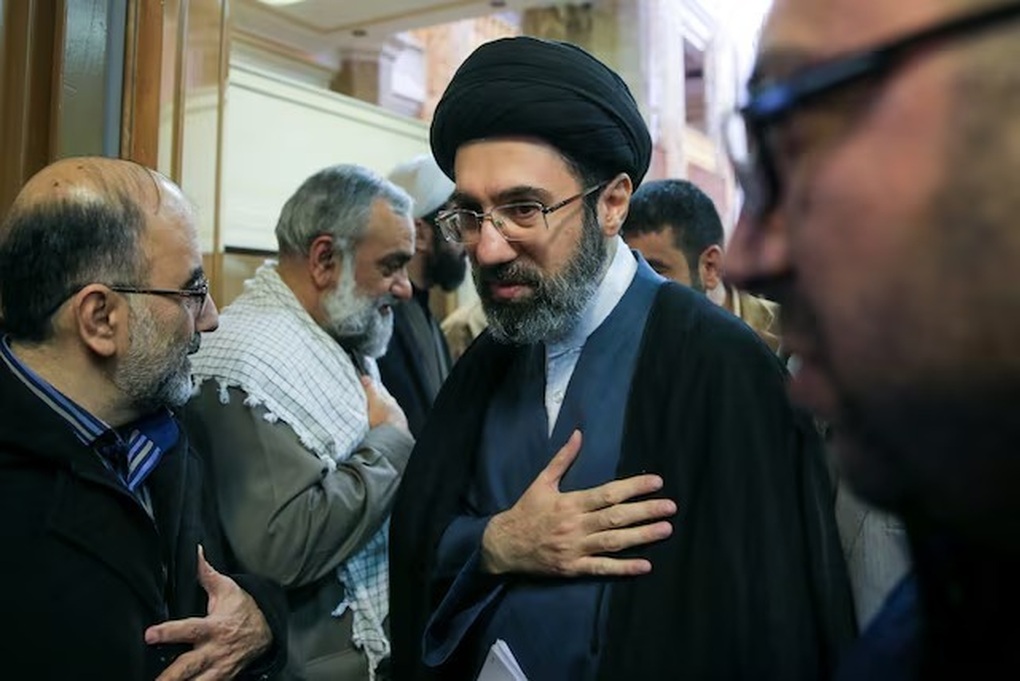 Ngoại trưởng Iran tiết lộ về tình trạng của Lãnh tụ Tối cao - 1