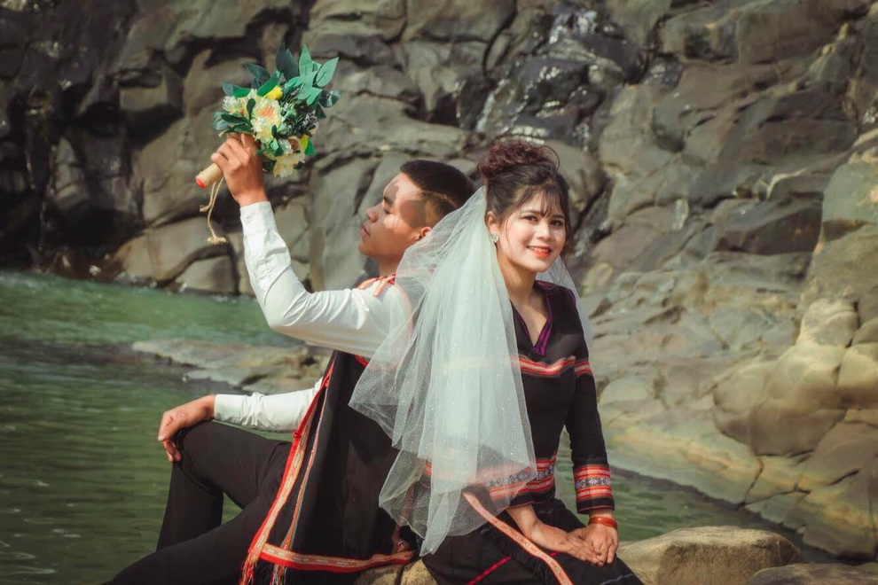 Thầy giáo trẻ giữ lửa nghề dệt thổ cẩm của người Bahnar - 2 Thầy giáo trẻ giữ lửa nghề dệt thổ cẩm của người Bahnar - 2