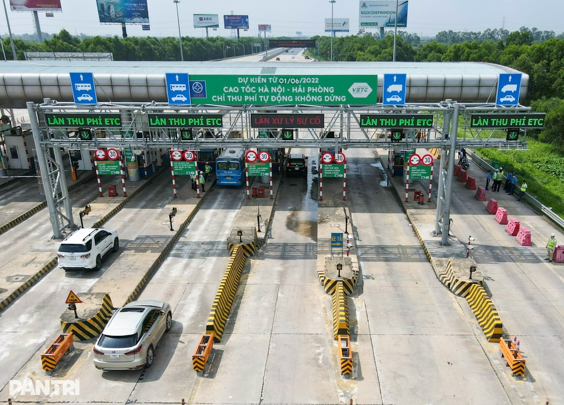 Ngày đầu cao tốc Hà Nội - Hải Phòng thu phí ETC: Cố tình đi vào sẽ phạt - 1 Ngày đầu cao tốc Hà Nội - Hải Phòng thu phí ETC: Cố tình đi vào sẽ phạt - 1