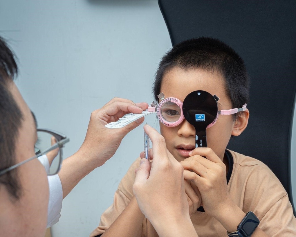 Kính Hải Triều mang đến sản phẩm tiên tiến cho trẻ em Việt về kiểm soát cận thị - 3 Kính Hải Triều mang đến sản phẩm tiên tiến cho trẻ em Việt về kiểm soát cận thị - 3