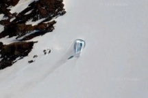 Sự thật về cánh cửa bí ẩn bị vùi sâu trong tuyết ở Nam Cực