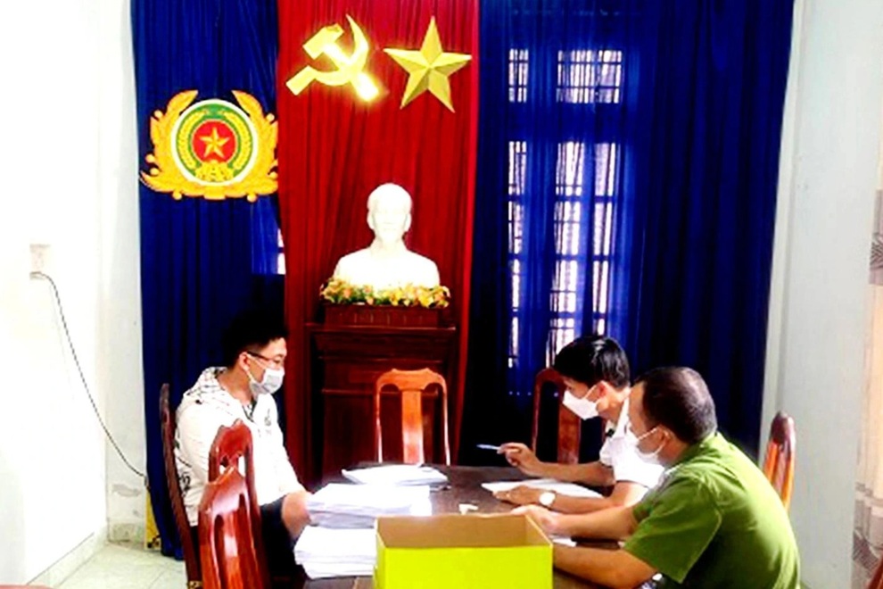 Làm giả căn cước công dân, sổ đỏ, bằng đại học... bán cho hàng trăm người - 1 Làm giả căn cước công dân, sổ đỏ, bằng đại học... bán cho hàng trăm người - 1
