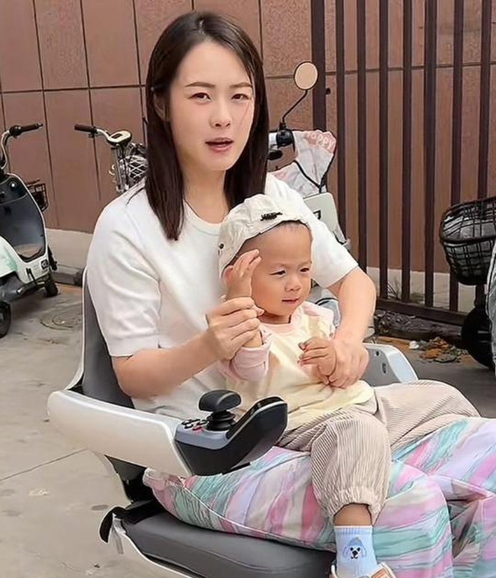Cô gái liệt nửa người yêu nhầm bác sĩ rởm bị mất trắng hơn 10 tỷ đồng - 1 Cô gái liệt nửa người yêu nhầm bác sĩ “rởm” bị mất trắng hơn 10 tỷ đồng