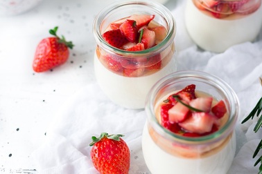 Cách làm bánh Pudding dâu tây mát lạnh ngày hè