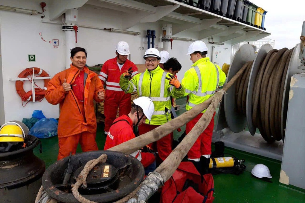Sỹ quan tàu biển lương trăm triệu, đặc quyền ngắm cá heo, cực quang - 1 Sỹ quan tàu biển lương trăm triệu, đặc quyền ngắm cá heo, cực quang - 1