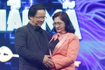 "Huyền thoại lồng tiếng" phim Tây Du Ký được chồng tán đổ bởi… ly sữa đậu