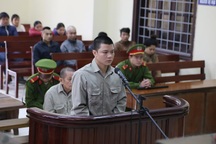 Người Trung Quốc vận chuyển gần nửa tỷ đồng tiền giả