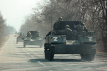 Nga tuyên bố tấn công trung tâm "đầu não", Ukraine cắm cờ ở Crimea