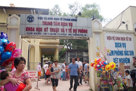 Đếm tiền mỏi tay nhờ tiêm vắc-xin dịch vụ